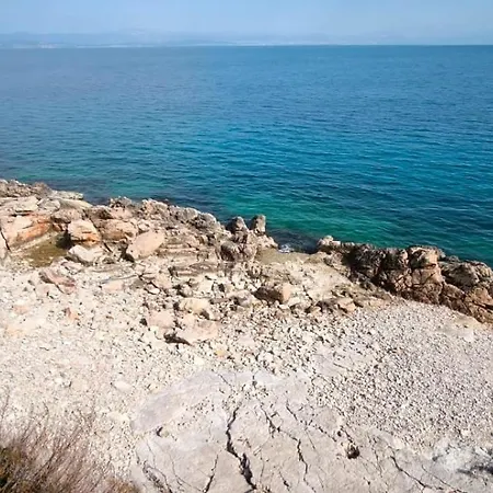 None Διαμέρισμα *