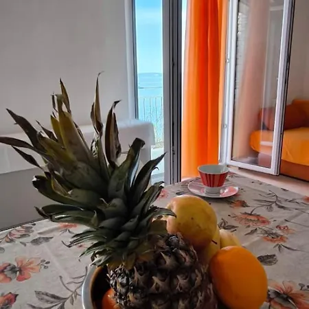 None 스토모르스카